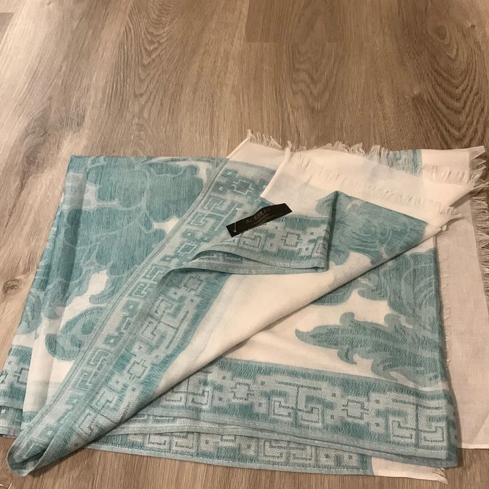 Scarf - Picture 1 of 3